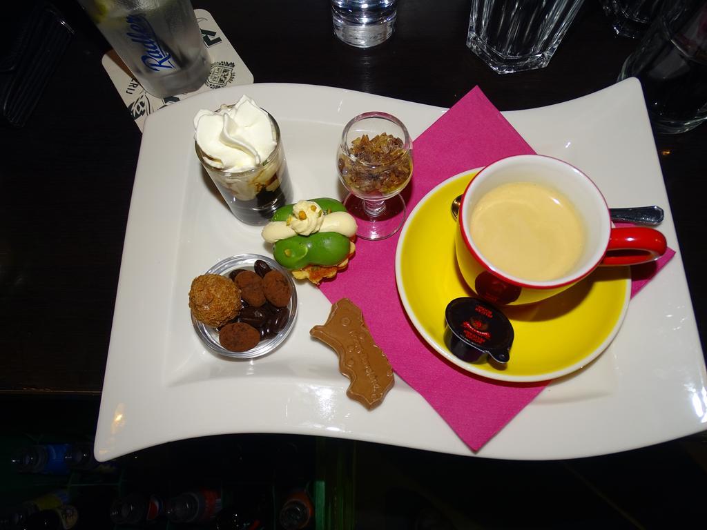 Hotel Cafe Restaurant "De Kroon" 维斯可可 外观 照片