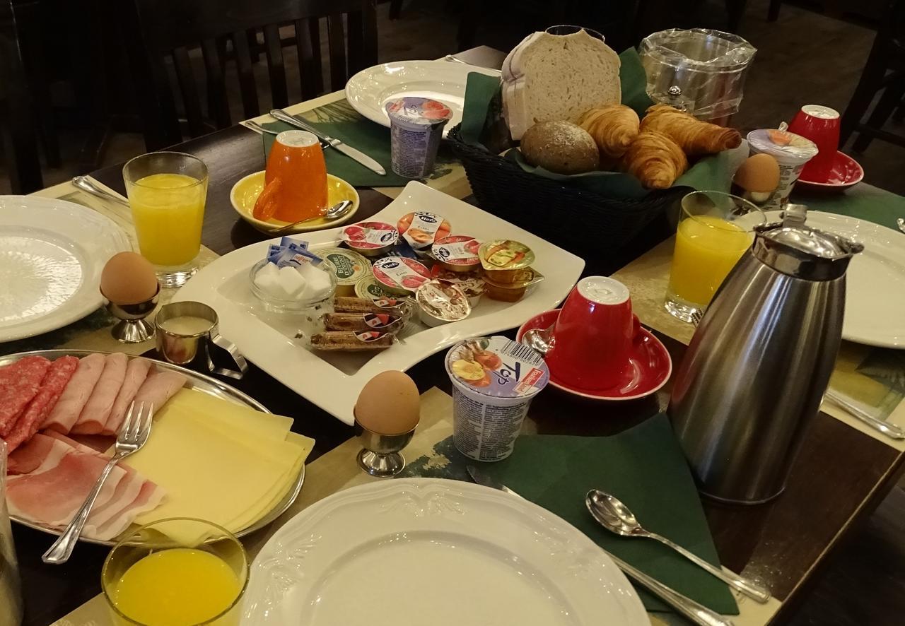 Hotel Cafe Restaurant "De Kroon" 维斯可可 外观 照片
