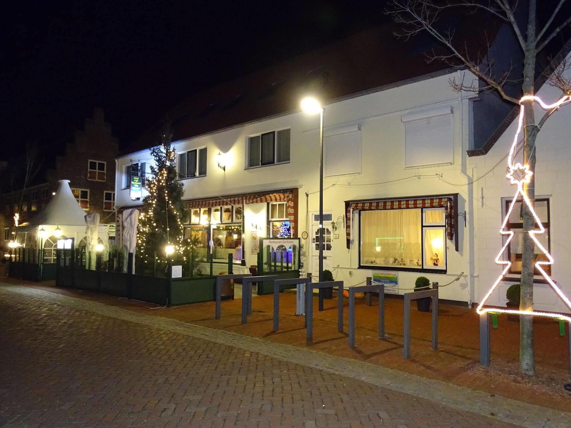 Hotel Cafe Restaurant "De Kroon" 维斯可可 外观 照片