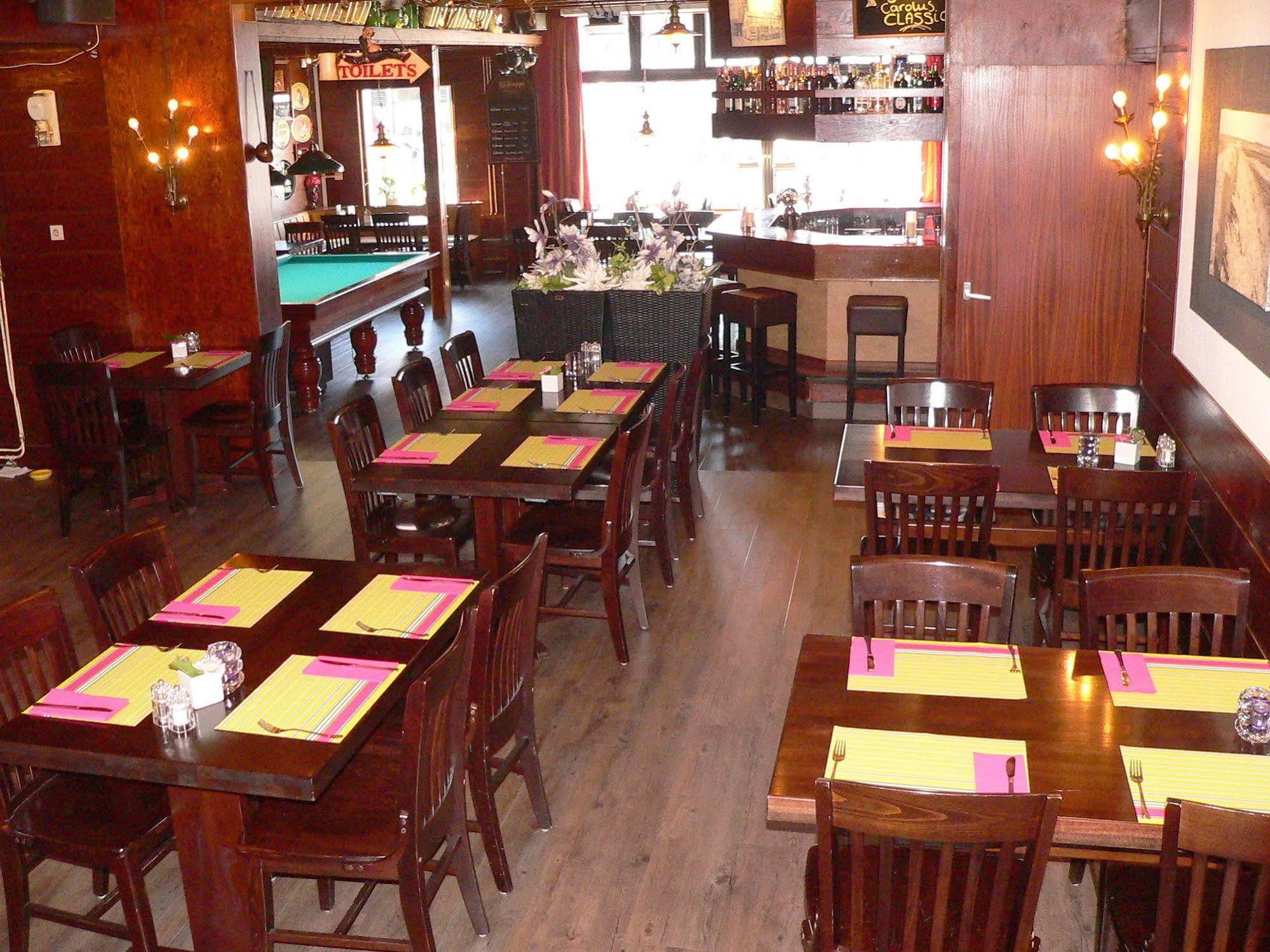 Hotel Cafe Restaurant "De Kroon" 维斯可可 外观 照片